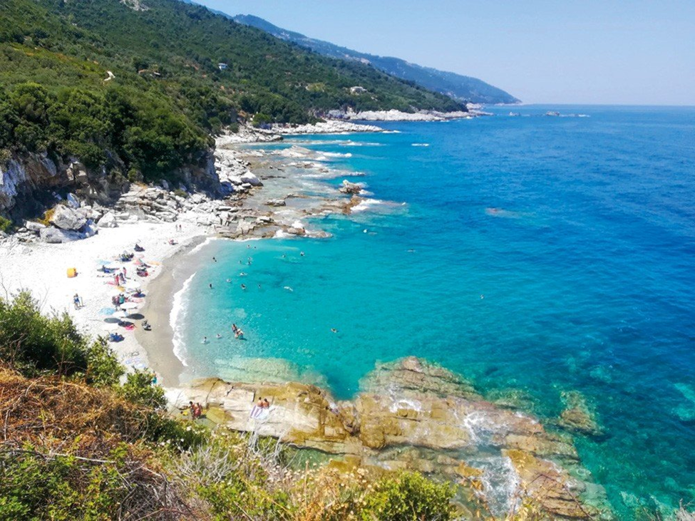Η παραλία Καλαμάκι με τιρκουάζ νερά